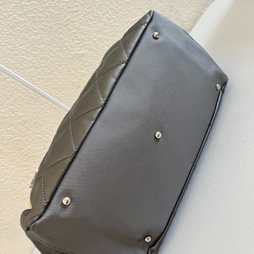 Chanel Two-Tone Patent Leather Shoulder Bag - - Picture 8 of 14